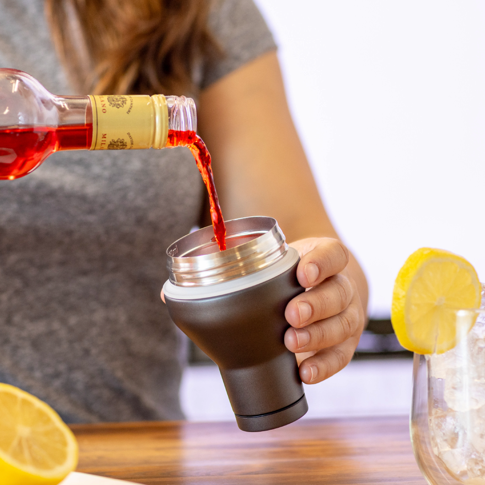 cocktail-shaker-lid-t7 Cocktail_Shaker_lifestyle_2_b714e13d-dd84-4844-956f-11cddc294041.png
